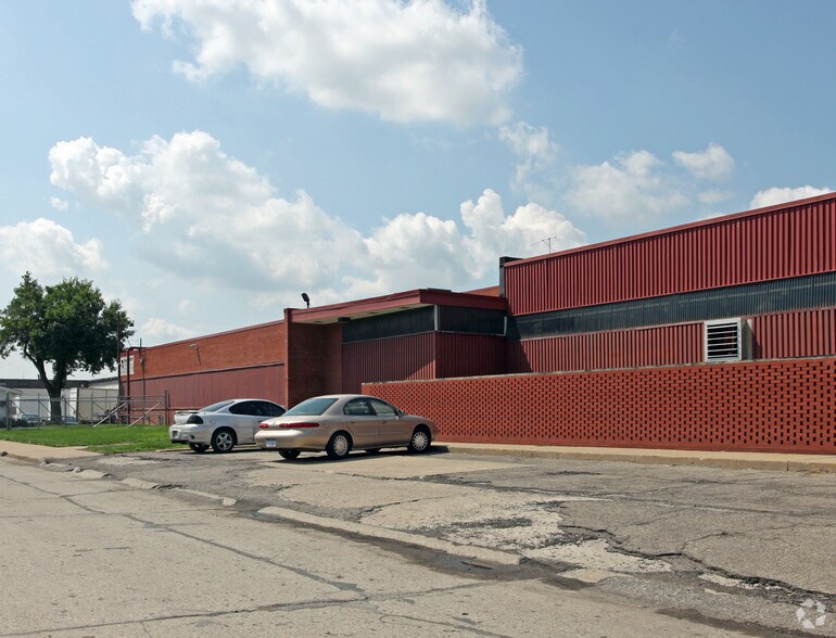 More Photos Of 13901 Joy Rd, Detroit Warehouse For Lease