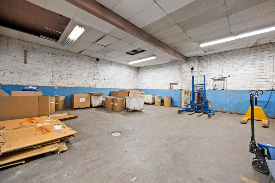 More Photos Of 419 W Market St, Sandusky Light Distribution For Sale