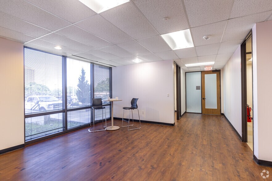 More Photos Of 13465 Midway Rd, Farmers Branch Office For Lease