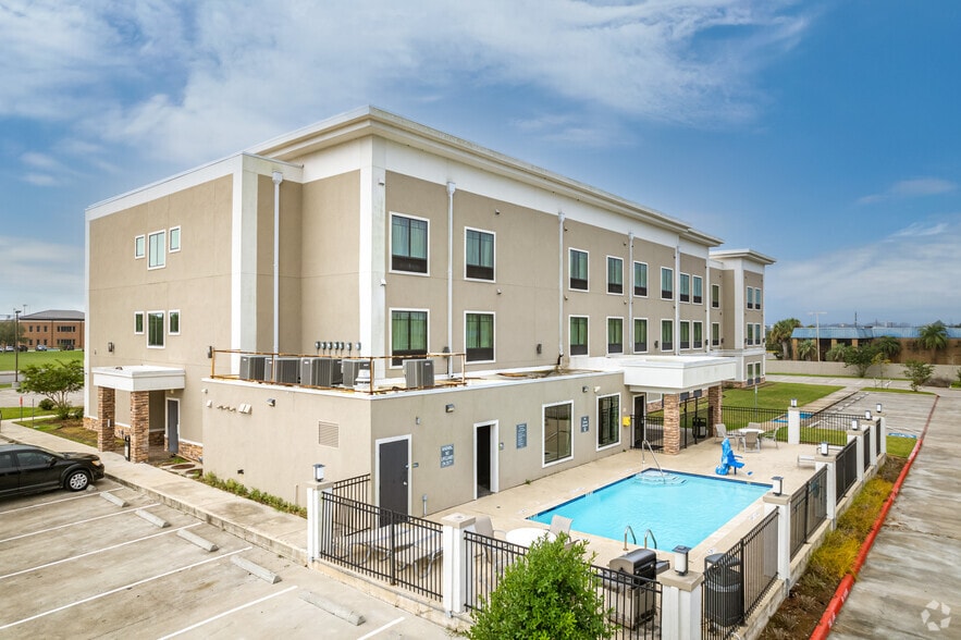 More Photos Of 501 7th St, Bay City Hotel For Sale