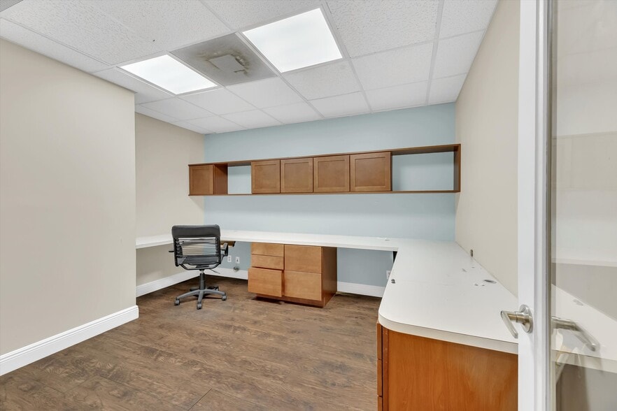 More Photos Of 224 NE 32nd Ct, Oakland Park Warehouse For Sale