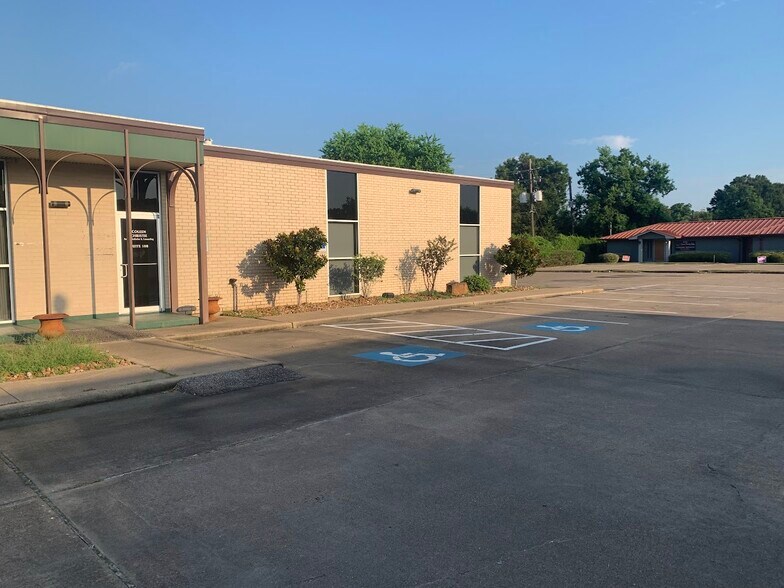 More Photos Of 3160 Fannin St, Beaumont Office For Sale
