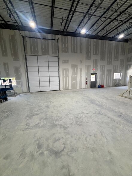 More Photos Of 719 Gallatin Pike N, Madison Light Distribution For Lease