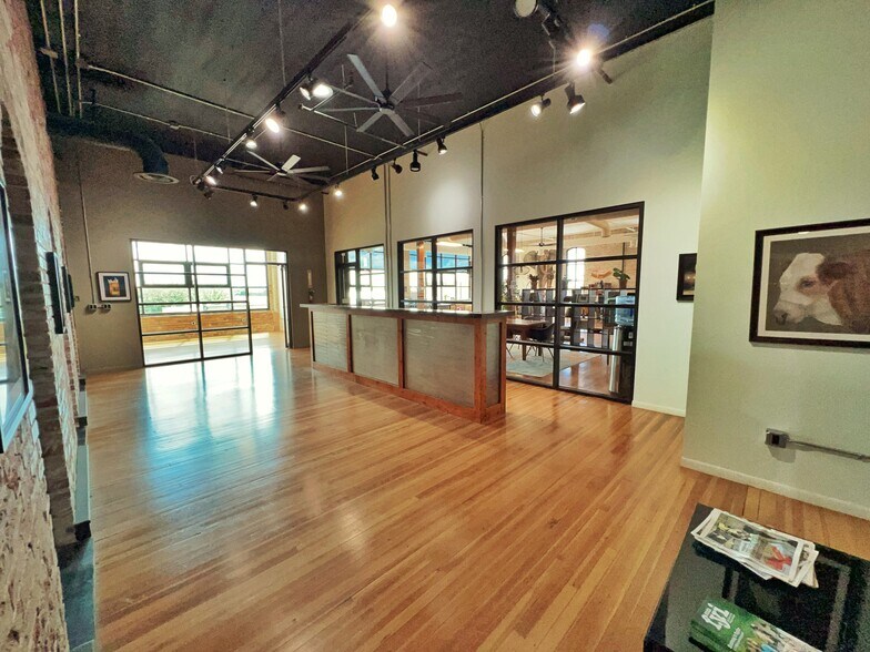 More Photos Of 201 N Main St, Taylor Storefront Retail Office For Sale