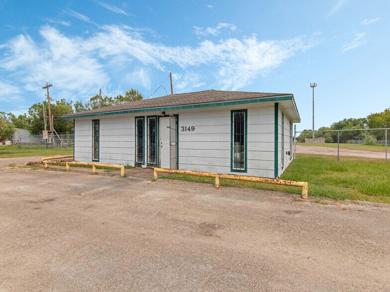 More Photos Of 3149 Harkey Rd, Pearland Industrial For Sale