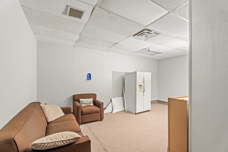 More Photos Of 1212 S Air Depot Blvd, Oklahoma City Office For Sale