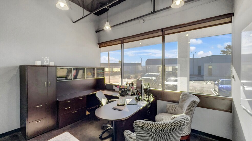 More Photos Of 5 Longevity Dr, Henderson Light Manufacturing For Sale