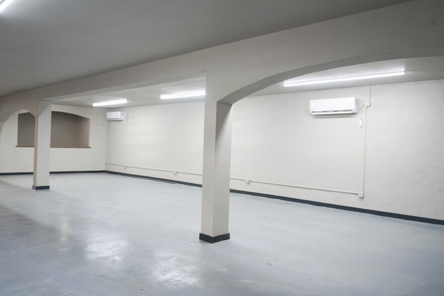 More Photos Of 9205 Mesa Dr, Houston Showroom For Sale