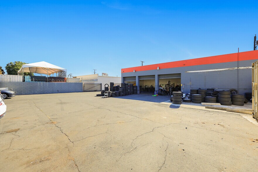 More Photos Of 960 W Holt Blvd, Ontario Freestanding For Lease