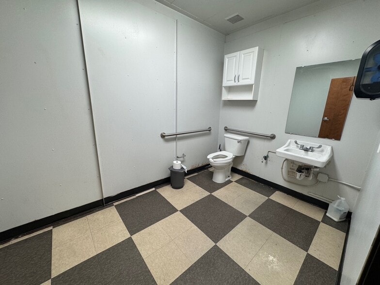 More Photos Of 1909 E William Cannon Dr, Austin Unknown For Lease