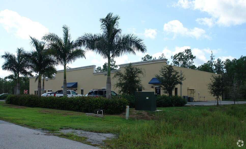 More Photos Of 6540 Corporate Park Cir, Fort Myers Light Distribution For Sale