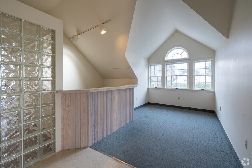 More Photos Of 109 Colon St, Beverly Medical For Lease