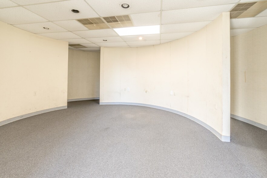 More Photos Of 6886 Wishart St, Huntsville Light Distribution For Lease