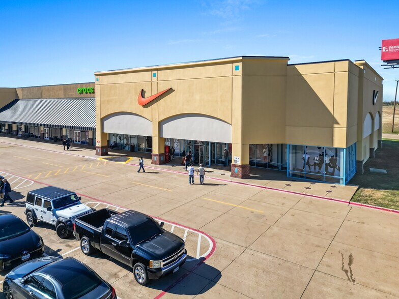 More Photos Of 301 Tanger Dr, Terrell Unknown For Lease