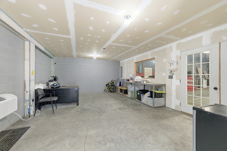 More Photos Of 3251 Main St, Pikeville Specialty For Sale