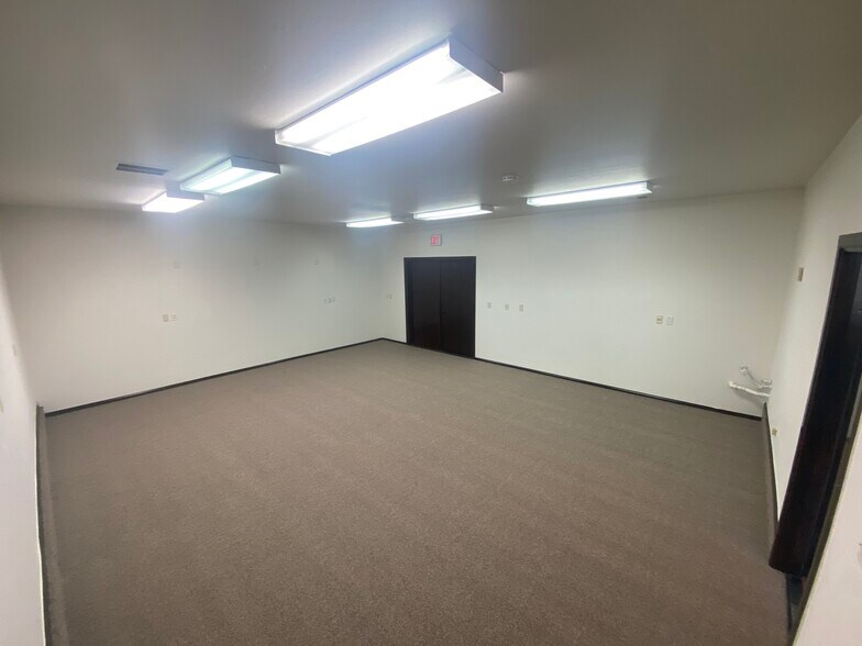 More Photos Of 604 W 18th St, Edmond Office For Lease