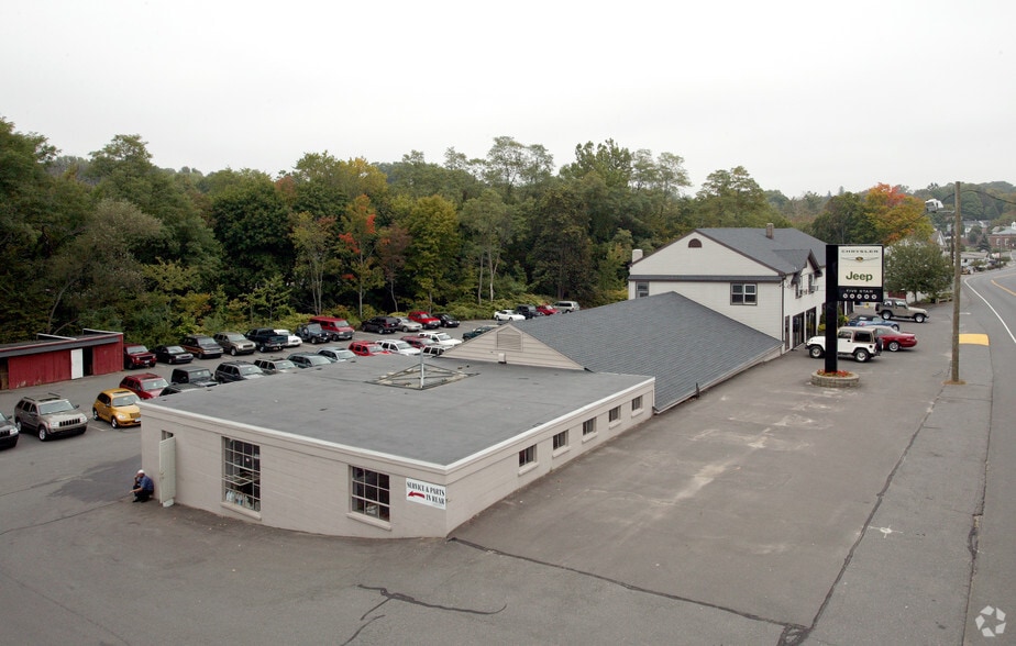 More Photos Of 554 Main St, Oakville Storefront Retail Office For Lease