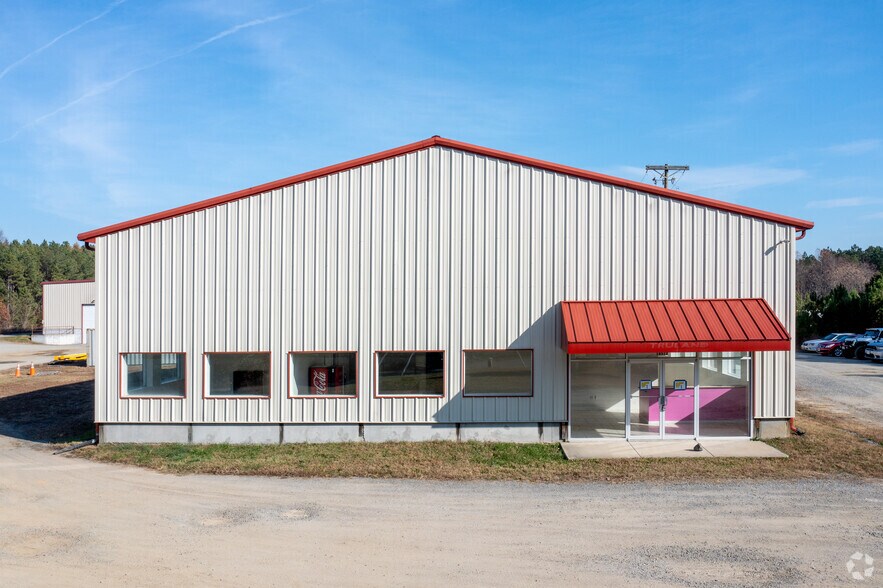 More Photos Of 16517 Bull Church Rd, Woodford Warehouse For Lease