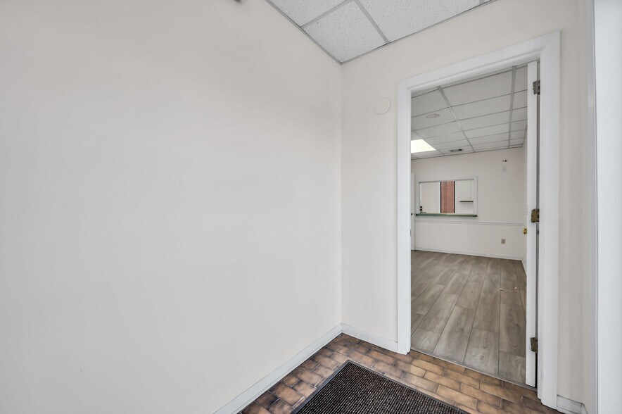 More Photos Of 102-104 S Main St, Manville Office Residential For Lease