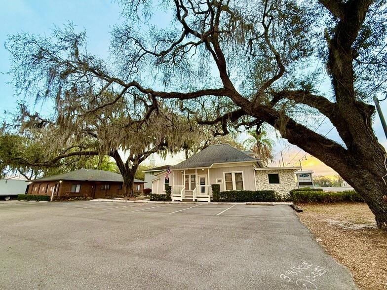 More Photos Of 169 W Broadway St, Oviedo Medical For Lease