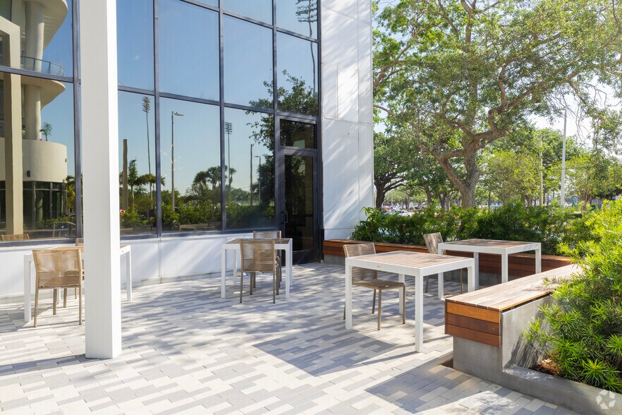 More Photos Of 100 2nd Ave S, Saint Petersburg Office For Lease