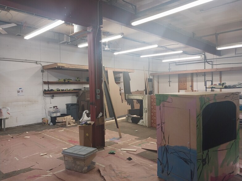 More Photos Of 688 Derby Ave, Seymour Warehouse For Lease