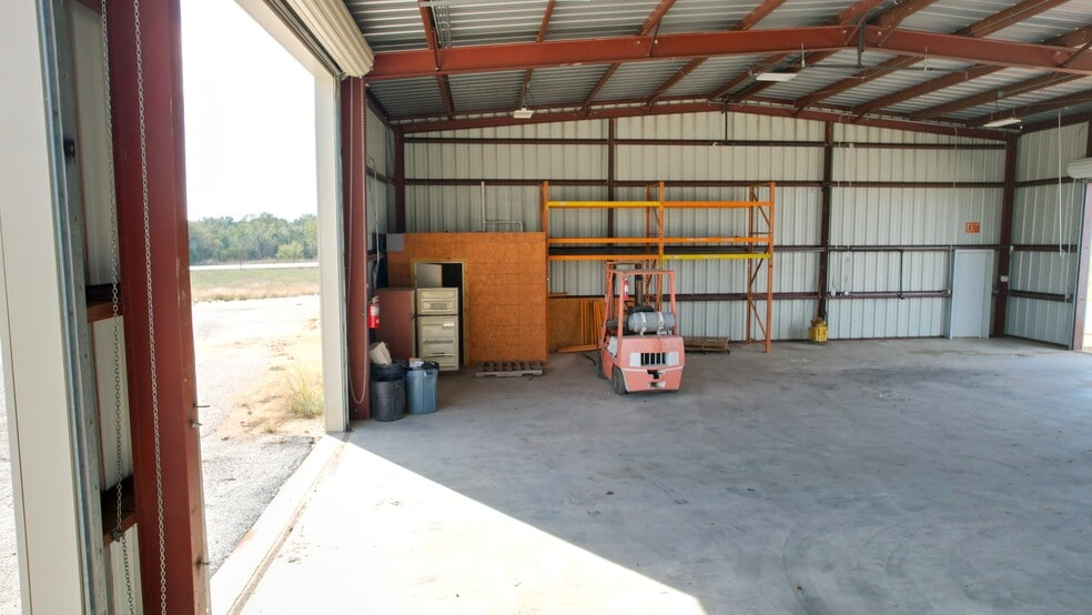 More Photos Of 3153 W Ammann Rd, Bulverde Light Manufacturing For Lease