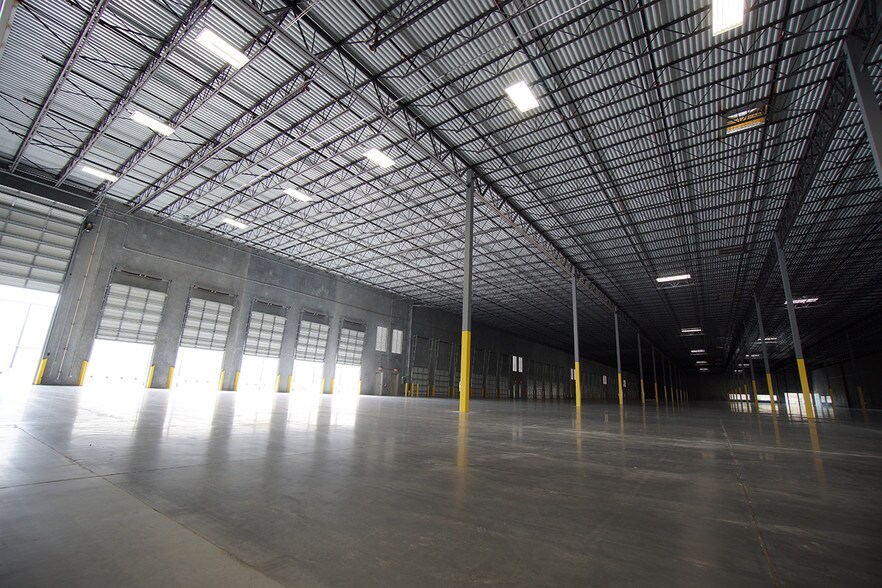 More Photos Of 1769 W Taft Vineland Rd, Orlando Warehouse For Lease