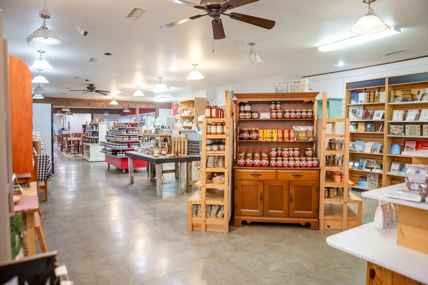 More Photos Of 2015 N Missouri St, Macon Restaurant For Sale