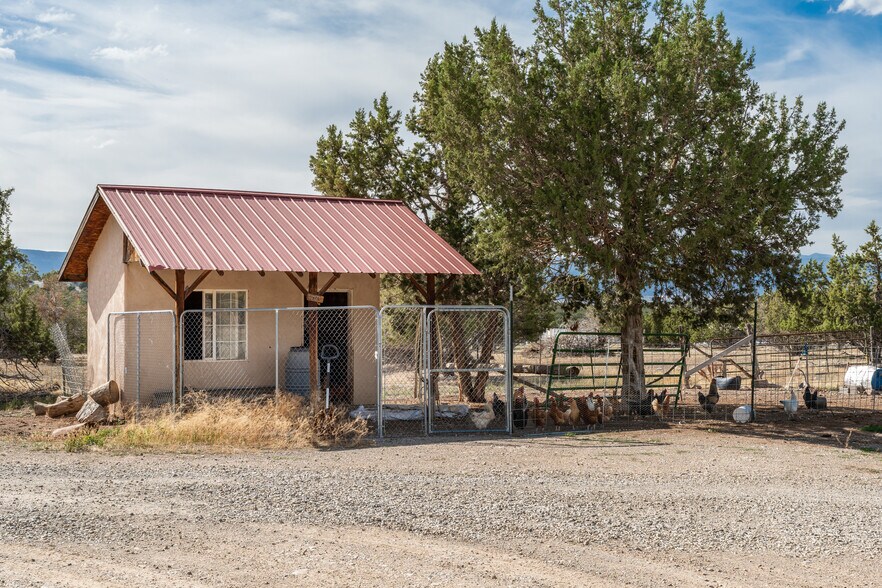 More Photos Of 11550 Pigeon Hollow Rd, Spring City Hotel For Sale
