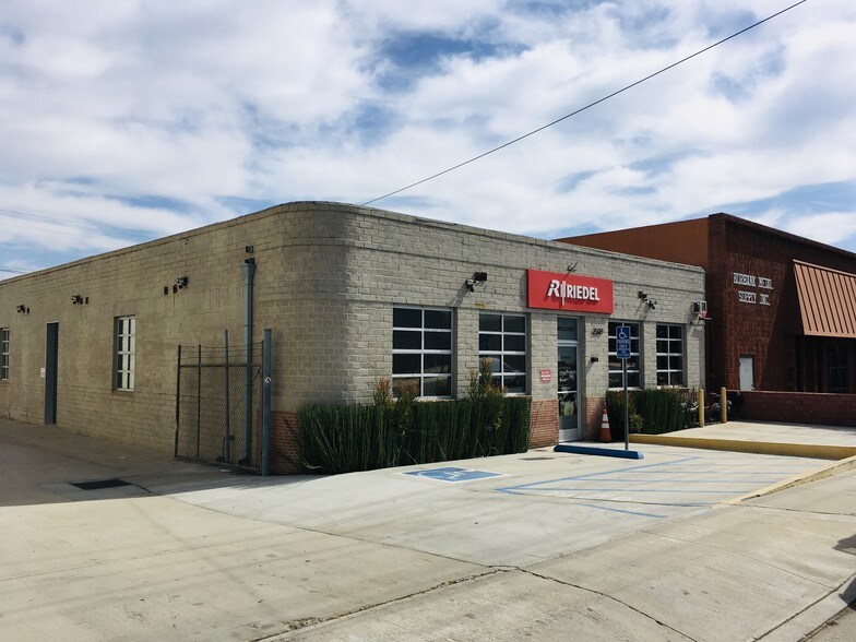 More Photos Of 2508 N Ontario St, Burbank Light Distribution For Sale