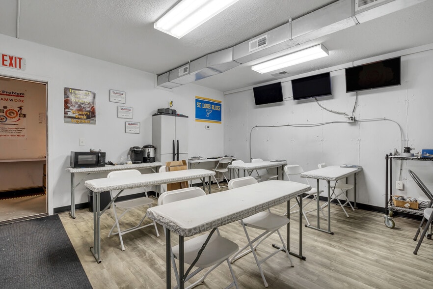 More Photos Of 1565 Kisker Rd, Saint Charles Office For Sale