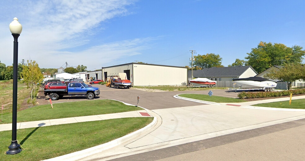 Primary Photo Of 214 W South St, Elburn Industrial For Lease