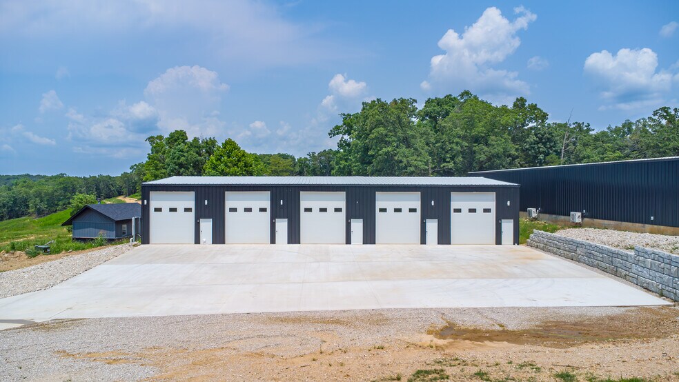 More Photos Of 100 Man Cave, Sunrise Beach Self Storage For Sale