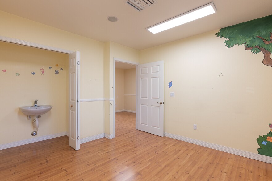 More Photos Of 19361 Beach Blvd, Huntington Beach Medical For Lease
