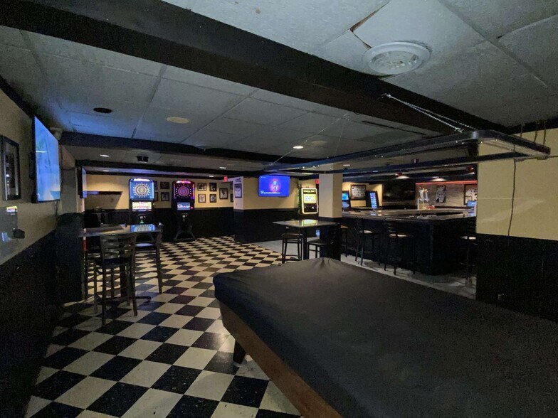 More Photos Of 1020 Washington Pike, Bridgeville Bar For Lease