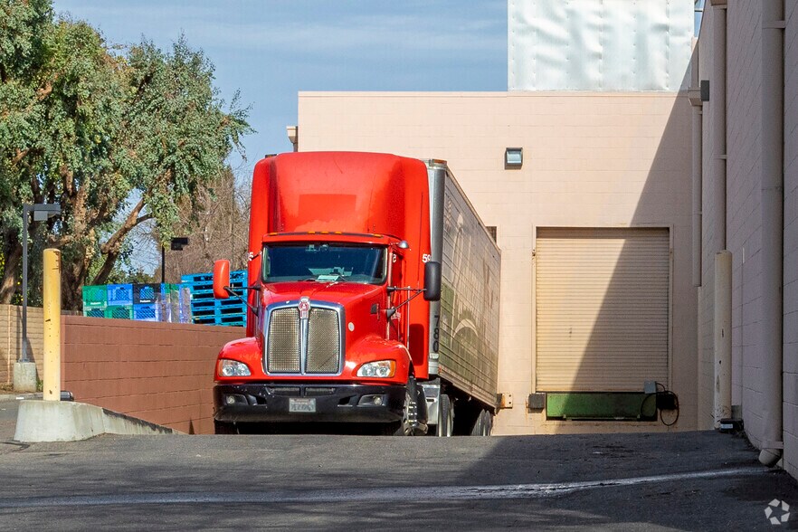 More Photos Of 801 Oakdale Rd, Modesto Unknown For Lease