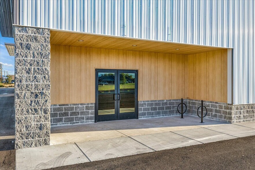 More Photos Of 163-171 Bateman Dr, Medford Light Manufacturing For Lease