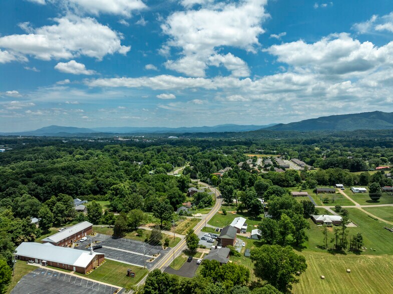 More Photos Of 3411 W Walnut St, Johnson City Apartments For Sale