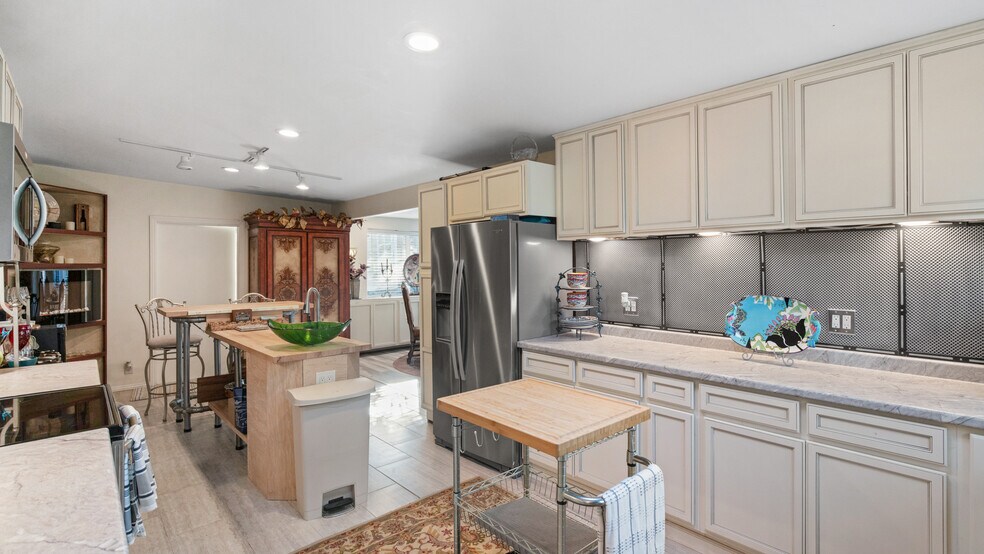 More Photos Of 1403 Rowena Way, Sacramento Specialty For Sale