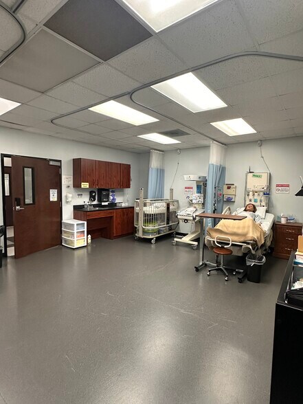 More Photos Of 8141 Hull Street Rd, Richmond Office For Sale