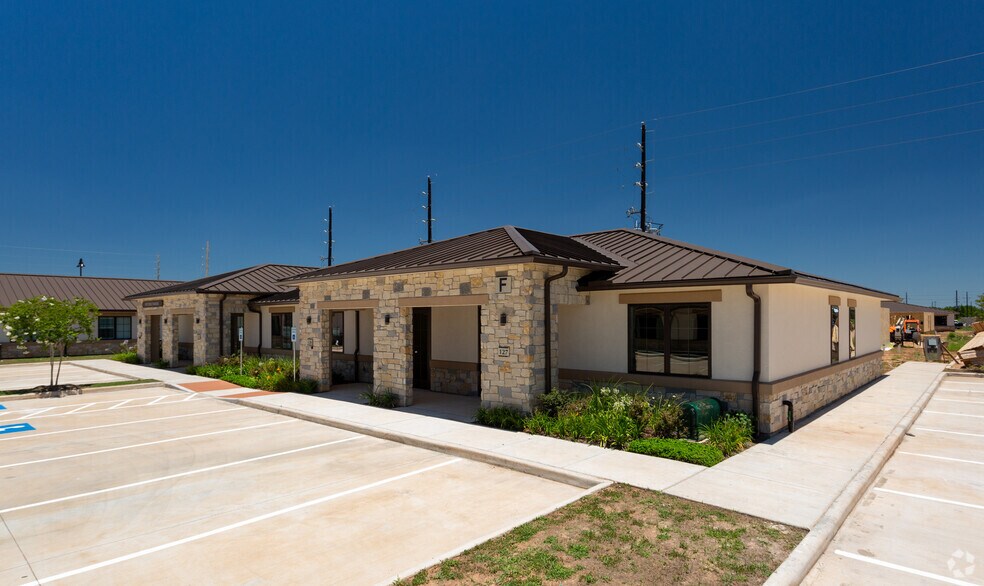 More Photos Of 800 Bonaventure Way, Sugar Land Unknown For Lease