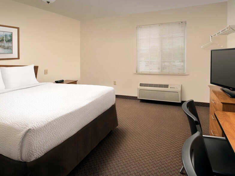 More Photos Of 7958 Interstate 35 Access Rd, San Antonio Hotel For Sale