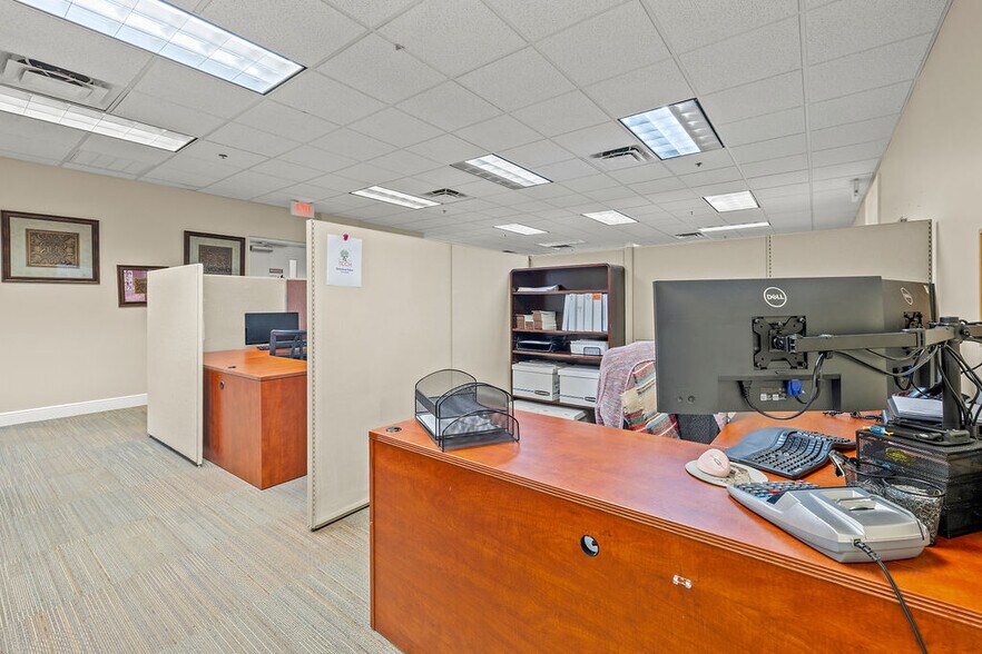 More Photos Of 1555 Indian River Blvd, Vero Beach Medical For Lease