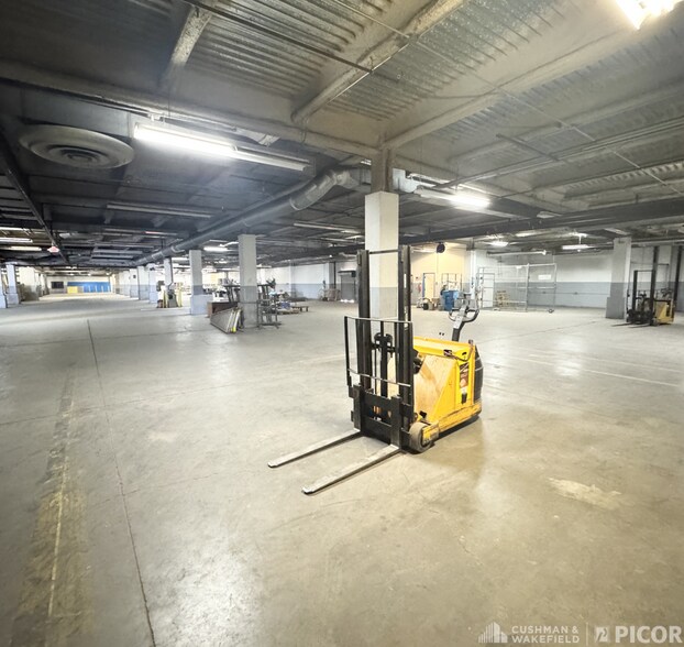 More Photos Of 4850 S Park Ave, Tucson Manufacturing For Lease