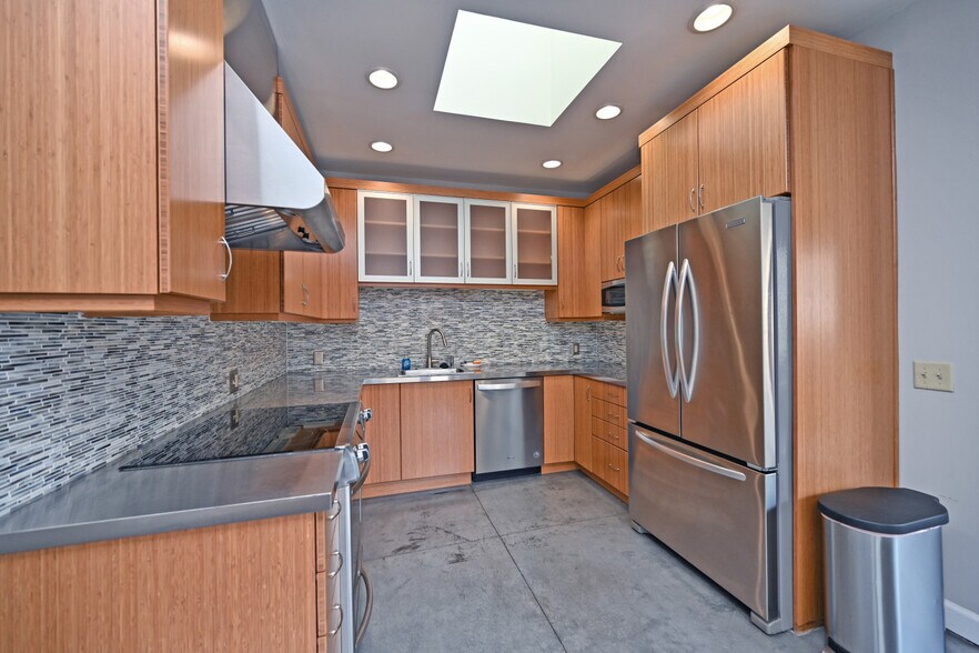 More Photos Of 19 E 8th St, Cincinnati Office For Sale