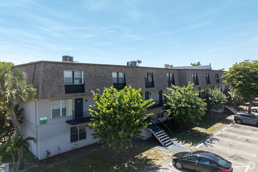 More Photos Of 3901 36th Ct, West Palm Beach Apartments For Sale