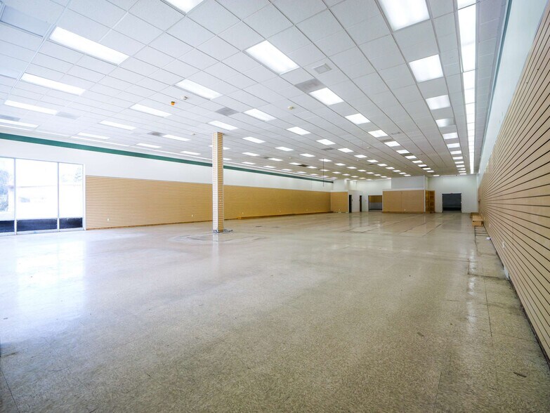 More Photos Of 3860 E Main St, Ventura Freestanding For Lease