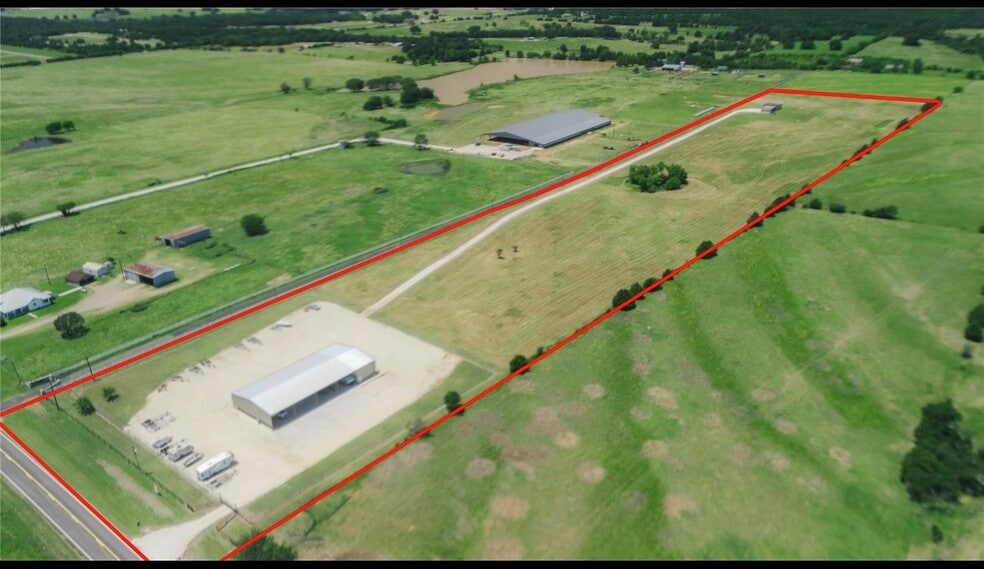 More Photos Of 20548 FM 901 Rd, Gordonville Flex For Sale
