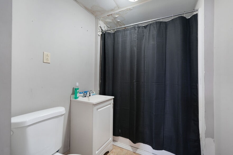 More Photos Of 110-114 County St, New Bedford Storefront Retail Residential For Sale